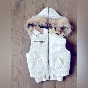 White puffy vest with detachable hood trimmed with faux fur- size small